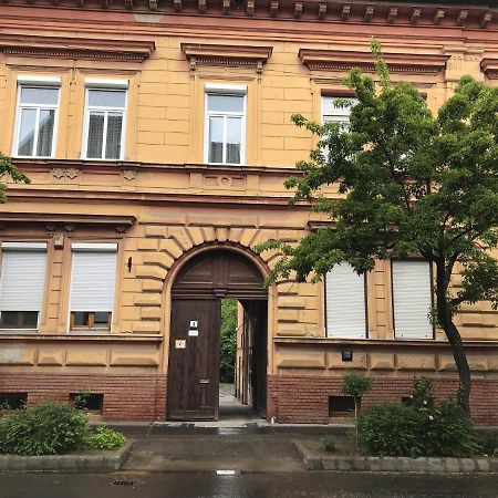 Classic Apartman Segedyn Zewnętrze zdjęcie