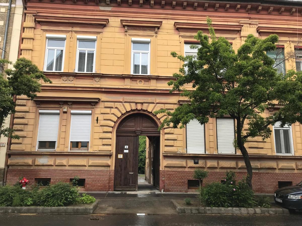 Classic Apartman Segedyn Zewnętrze zdjęcie
